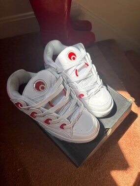 Osiris white red Grey shoes size men’s 6.5 women’s 8